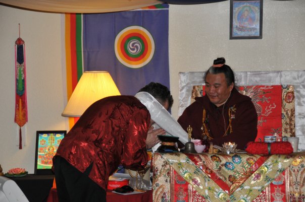 Khenpo Choga Rinpoche offers a katak to Hazlitt